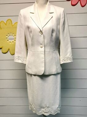 Women's Kasper Sz. 6  Ivory Embroidered Skirt Suit-Timeless Elegance